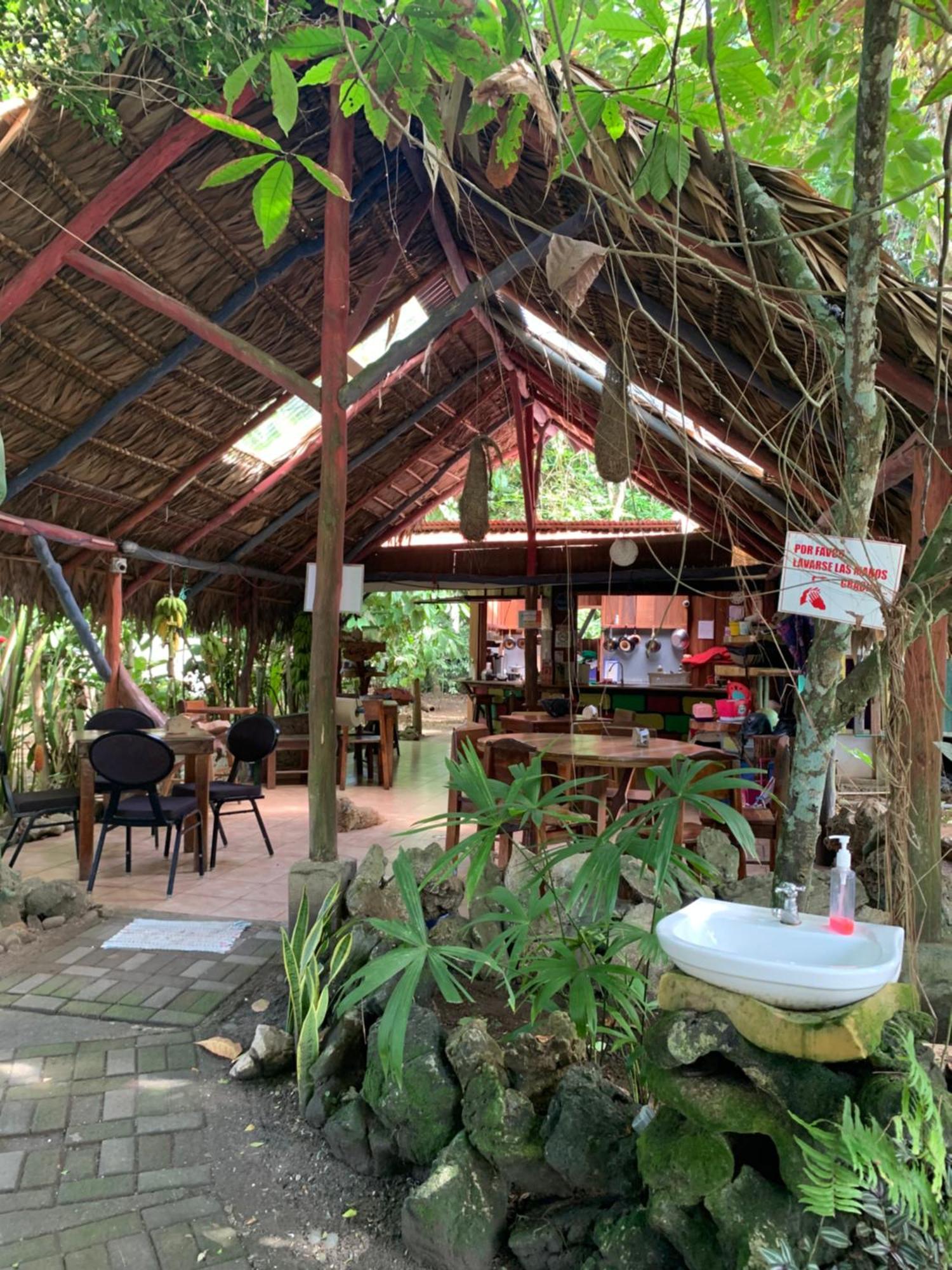 Brigitte'S Ranch Hotel Cahuita Exterior foto