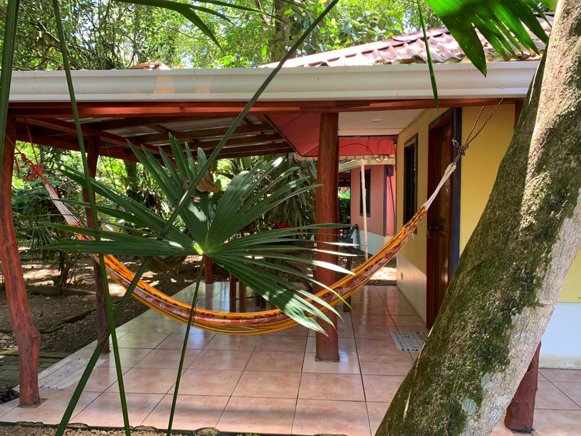 Brigitte'S Ranch Hotel Cahuita Exterior foto